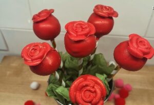 Cakepop Rose Bouquet by The Patient Piper